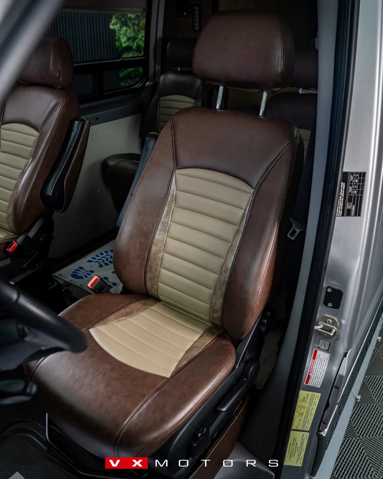 Used 2017 Mercedes-Benz Sprinter 3500 image 9