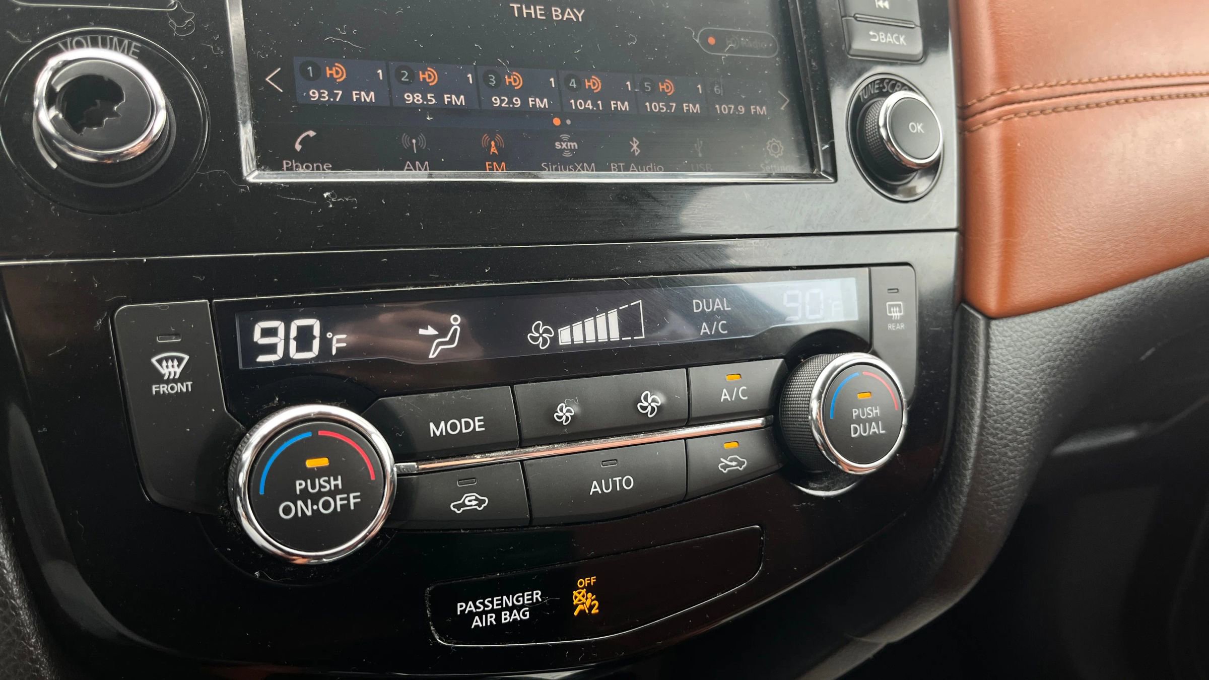 Used 2018 Nissan Rogue SL w/ Premium Package image 23