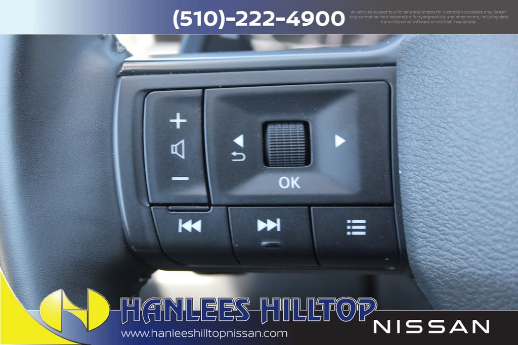 Used 2025 Nissan Rogue SV FWD image 29