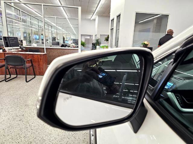 Used 2022 Toyota RAV4 XLE w/ Convenience Package image 38