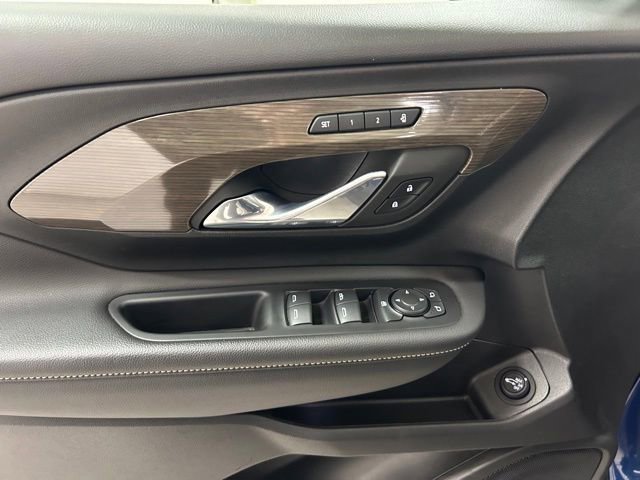 Used 2023 GMC Terrain Denali w/ Denali Premium Package image 17