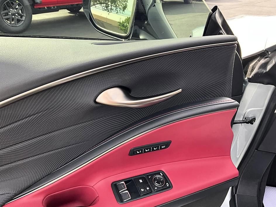 Used 2022 Lexus LC 500 Convert w/ Accessory Package RWD image 21