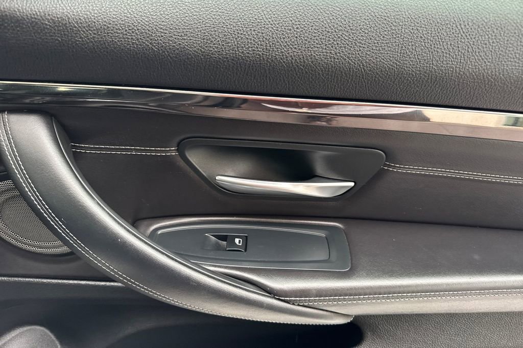 Used 2016 BMW M4 Convertible image 17