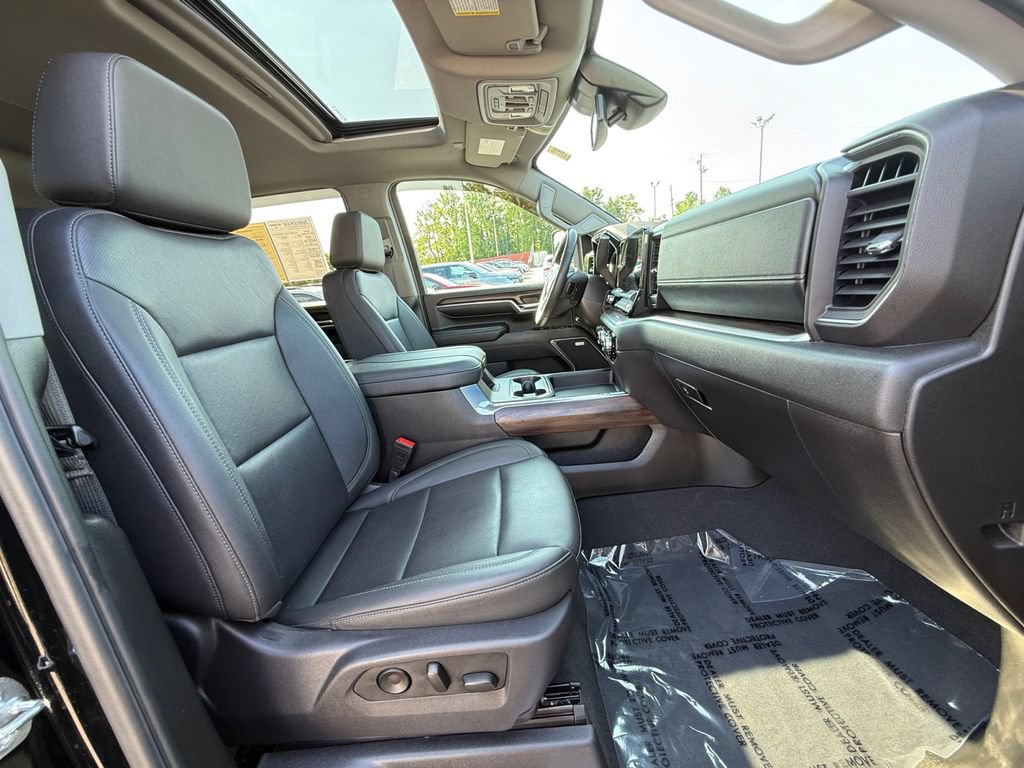 Used 2024 GMC Sierra 2500 SLT w/ SLT Premium Package AWD/4WD image 29