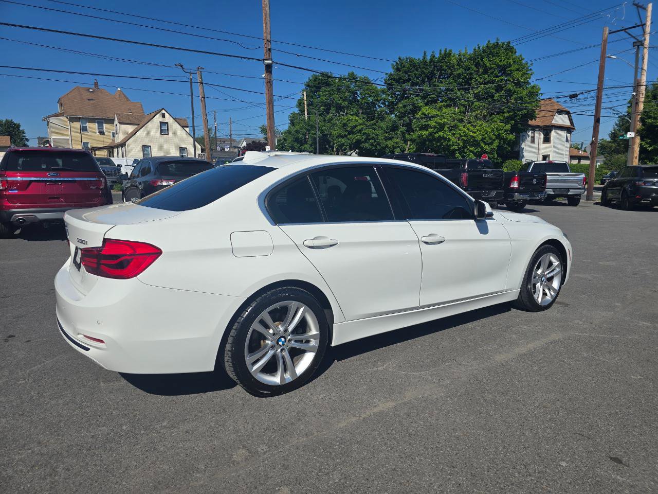 Used 2017 BMW 330i xDrive Sedan AWD/4WD image 6