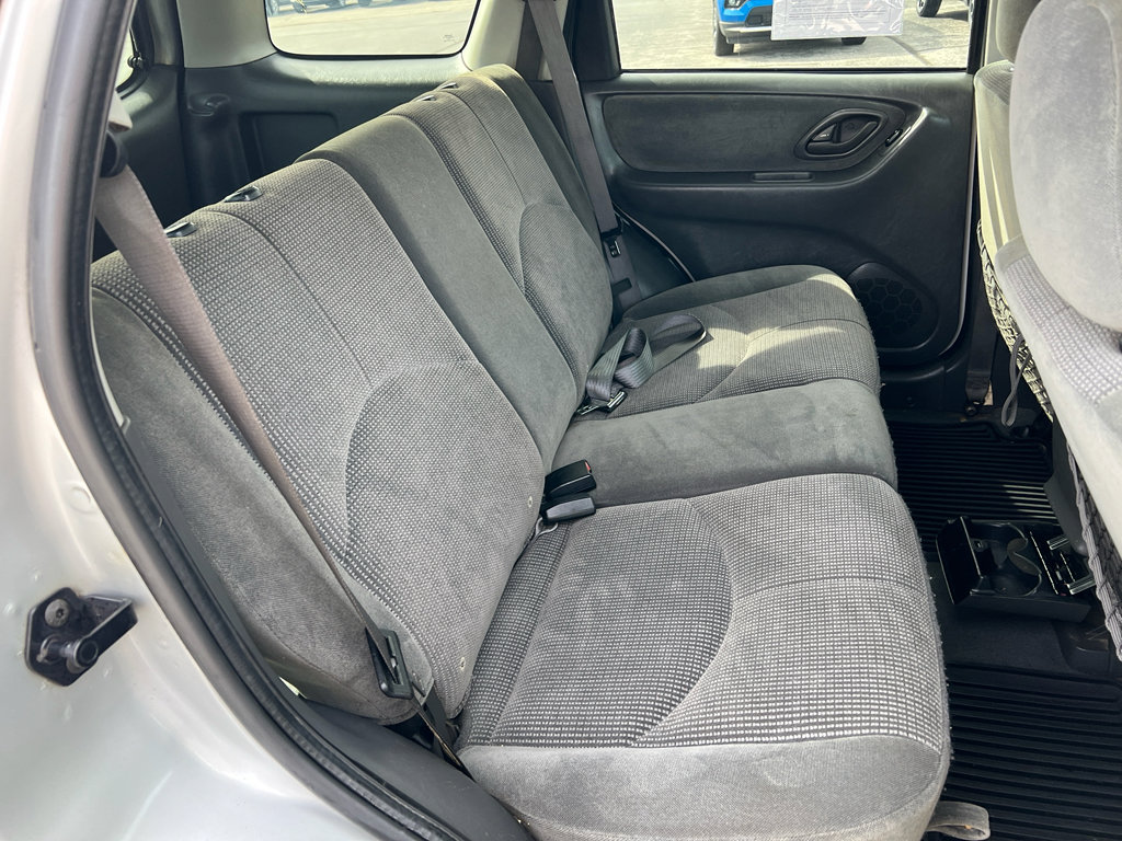Used 2004 MAZDA Tribute LX image 18