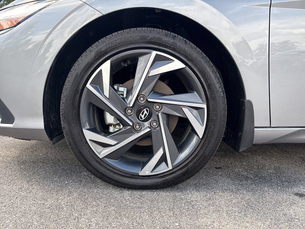 New 2025 Hyundai Elantra SEL FWD image 9