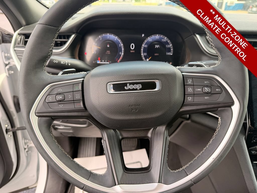 Used 2024 Jeep Grand Cherokee Altitude AWD/4WD image 17