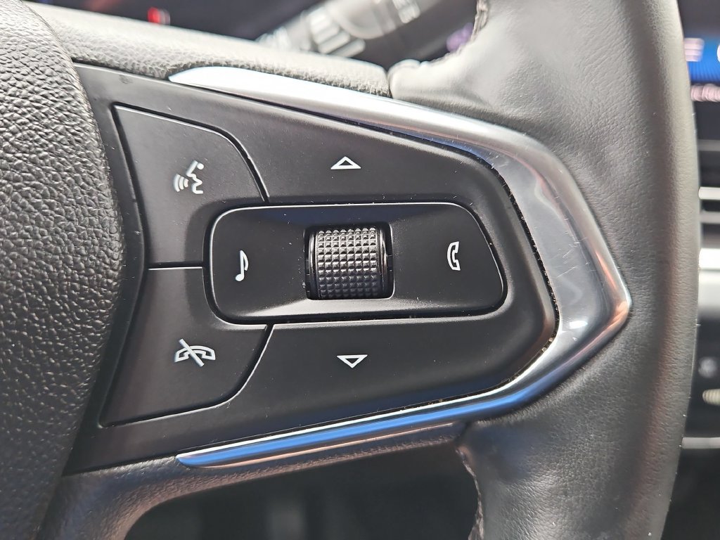 Used 2025 Chevrolet Trax LT w/ LT Convenience Package FWD image 22