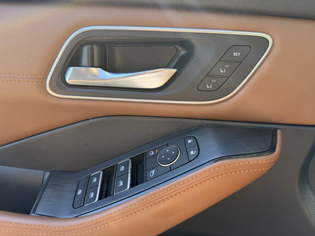 Used 2025 Nissan Rogue Platinum w/ Tech Package FWD image 28