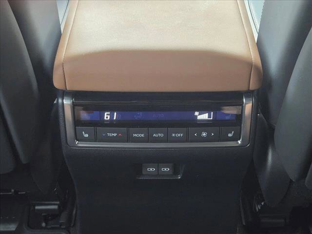 Used 2024 Lexus GX 550 w/ Accessory Package (Z1) AWD/4WD image 18