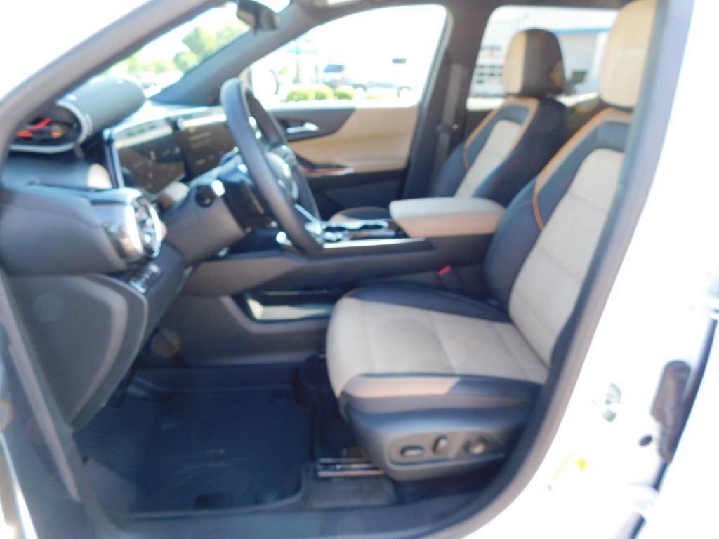 New 2026 Chevrolet Equinox ACTIV w/ LPO, Floor Liner Package AWD/4WD image 12