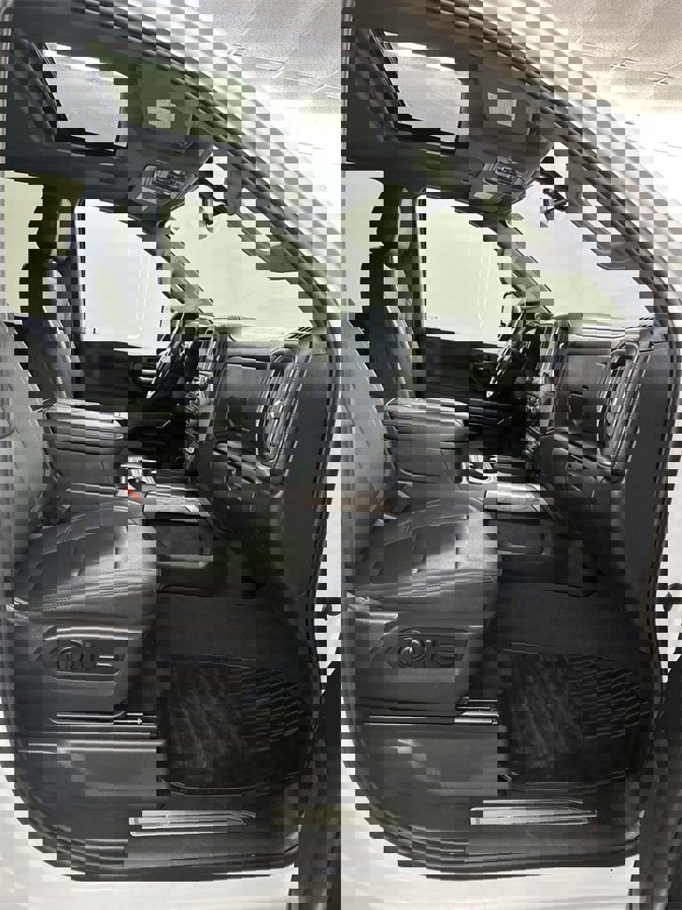 Used 2022 Chevrolet Silverado 2500 LTZ w/ LTZ Plus Package image 39