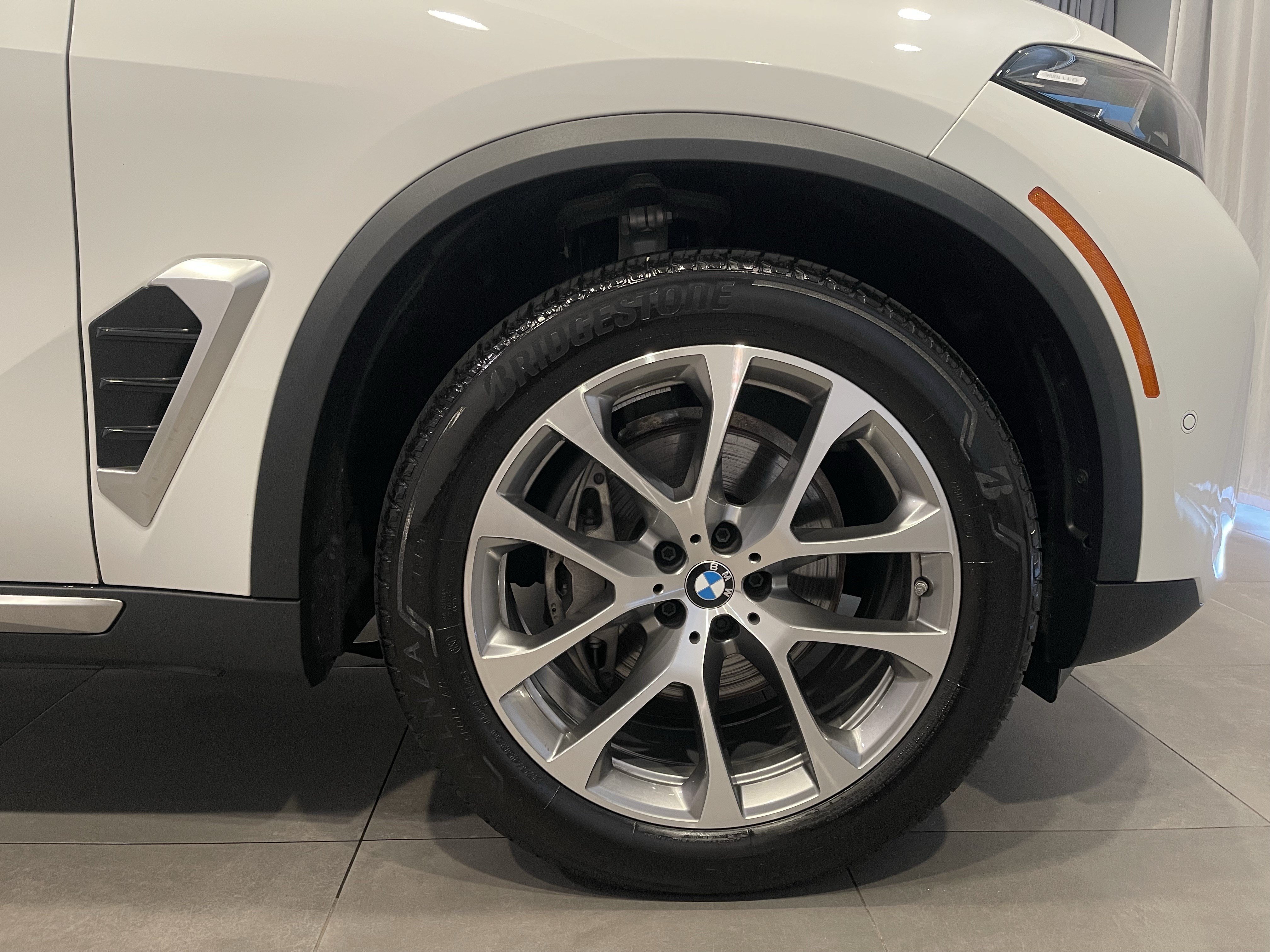 Used 2026 BMW X5 xDrive40i w/ Premium Package AWD/4WD image 10