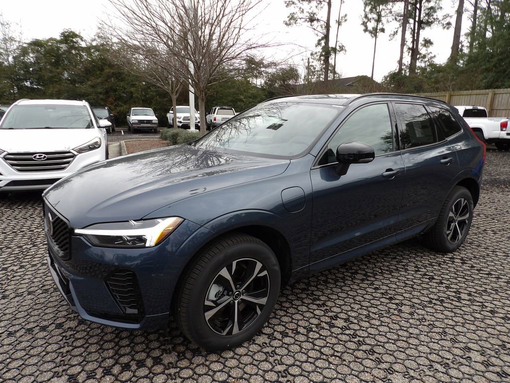 New 2026 Volvo XC60 T8 Core w/ Climate Package image 3