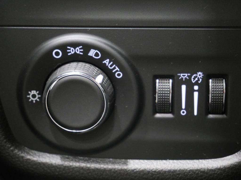 Used 2023 Jeep Grand Cherokee Altitude image 14