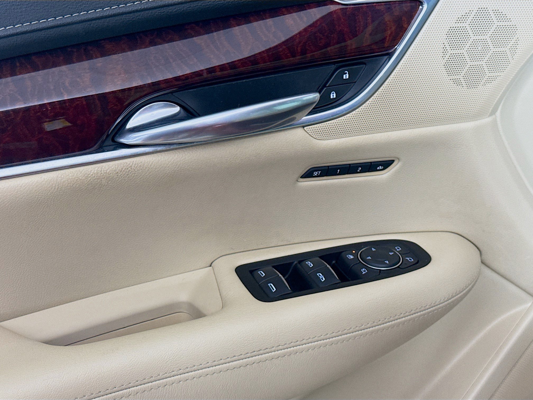 Used 2018 Cadillac XT5 Luxury FWD image 24