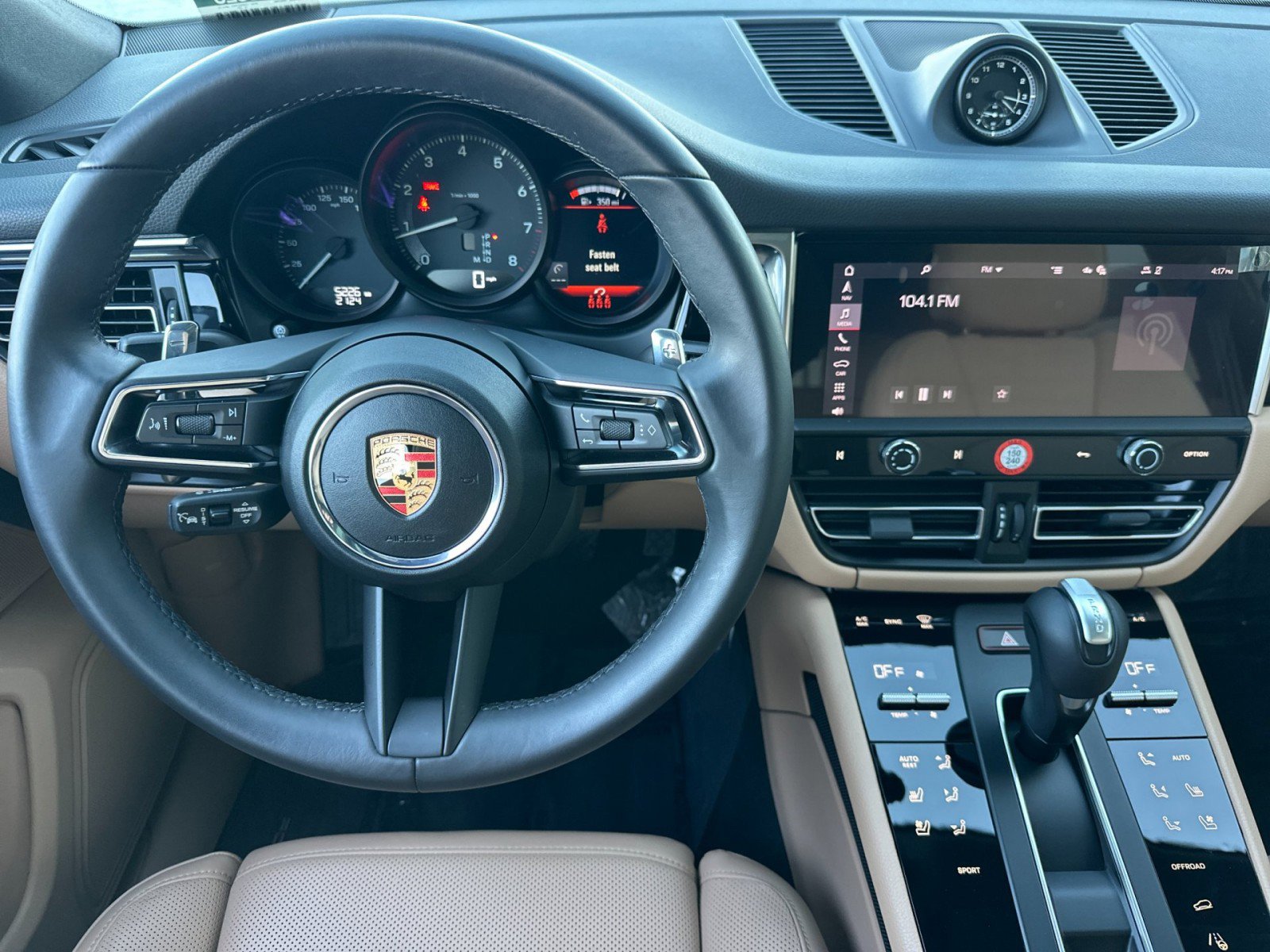 Used 2025 Porsche Macan image 14