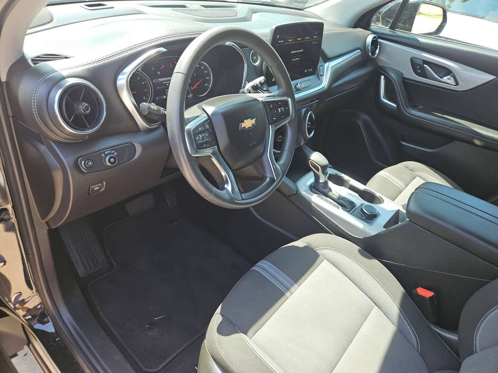 Used 2025 Chevrolet Blazer LT FWD image 15