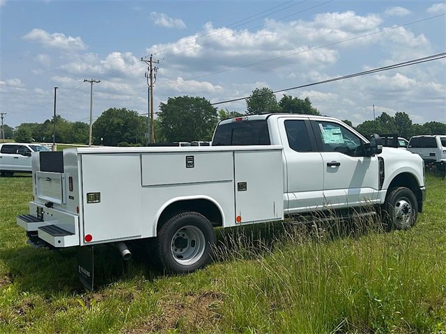 New 2025 Ford F350 XL w/ XL Chrome Package image 4