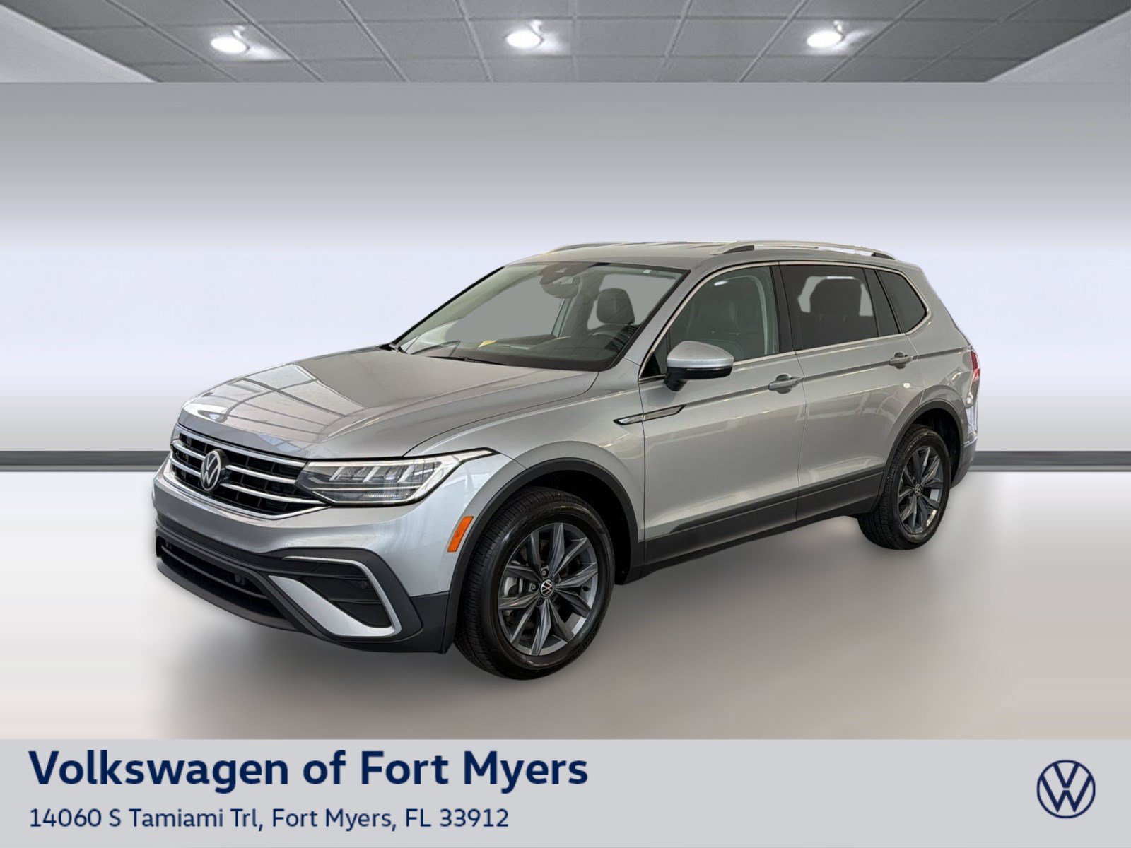 Used 2022 Volkswagen Tiguan SE FWD image 1
