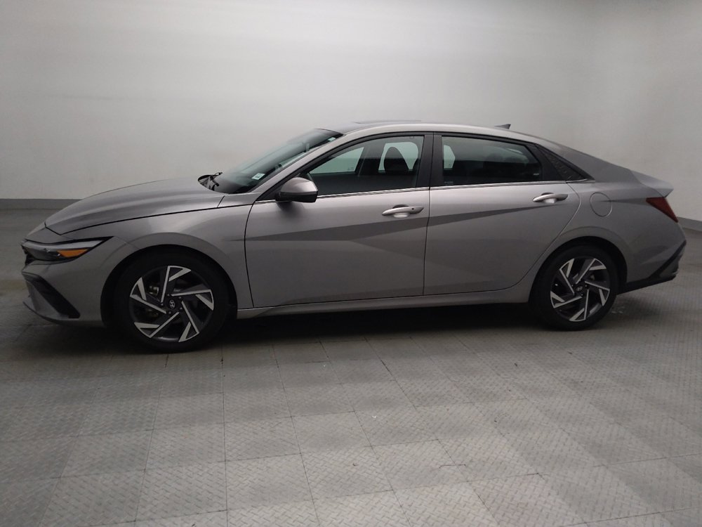 Used 2025 Hyundai Elantra SEL FWD image 2
