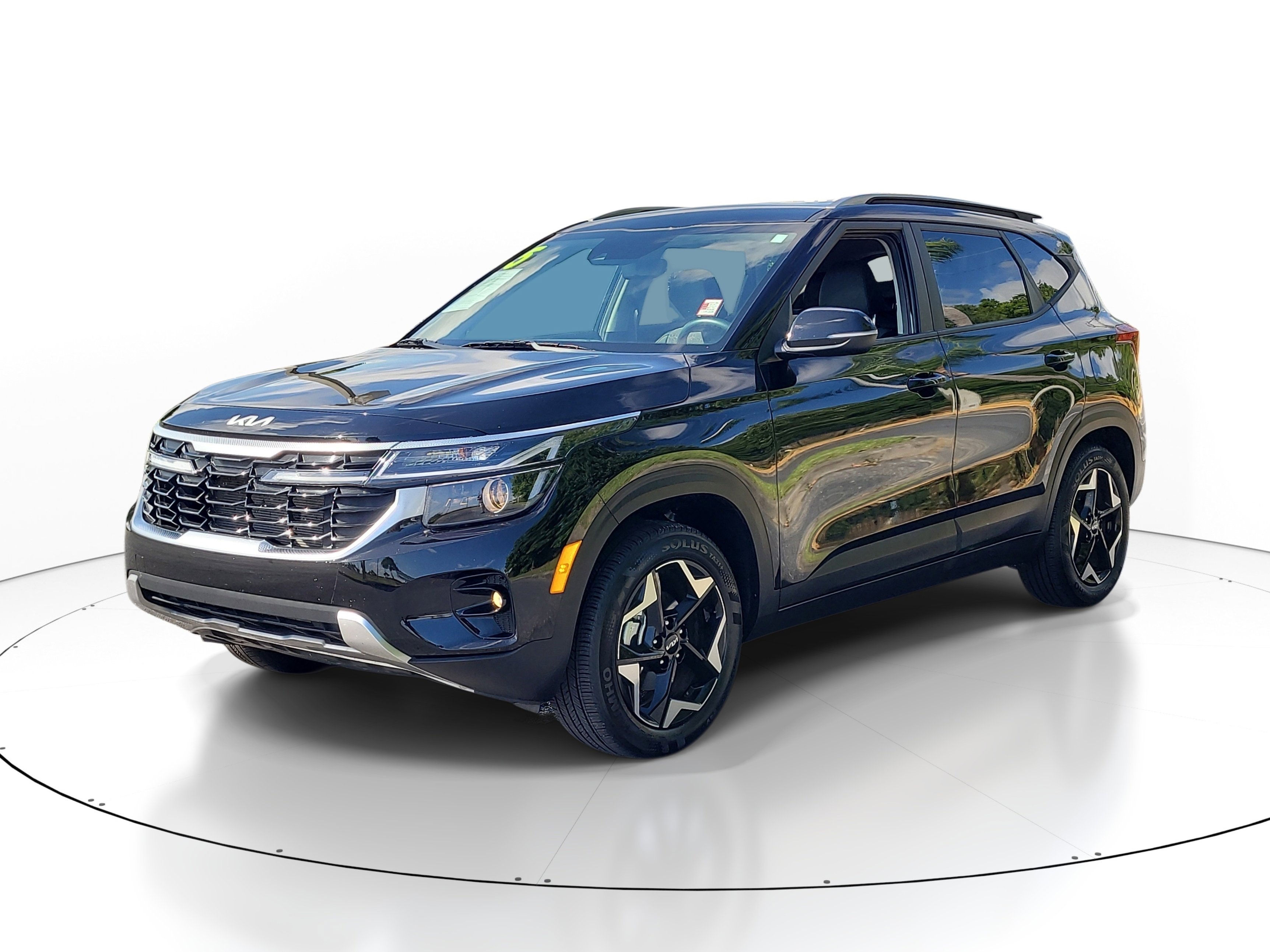 Used 2025 Kia Seltos S image 3