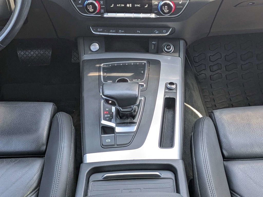 Used 2020 Audi Q5 2.0T Titanium Premium Plus AWD/4WD image 17