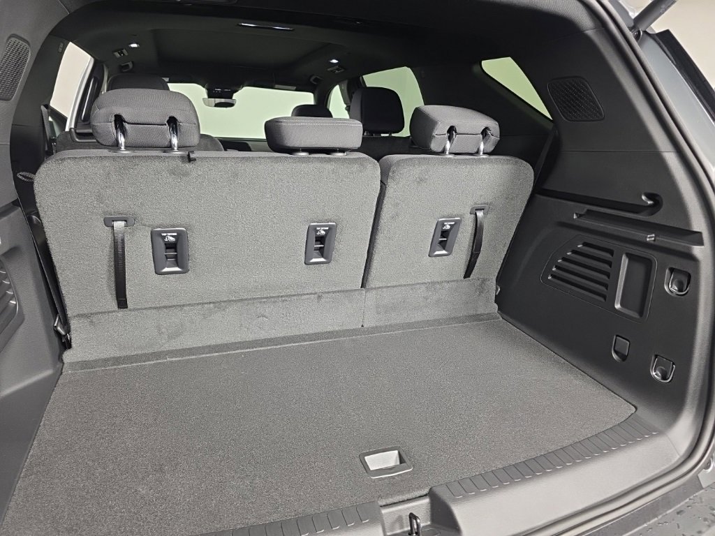 New 2026 Chevrolet Traverse LT w/ Sun and Wheel Package image 34