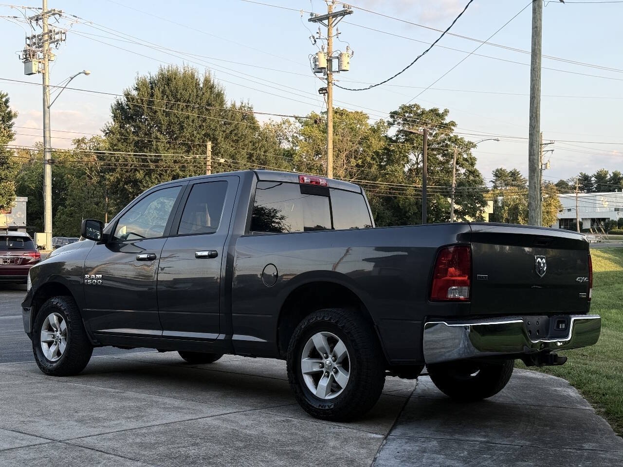 Used 2017 RAM 1500 Classic SLT AWD/4WD image 4