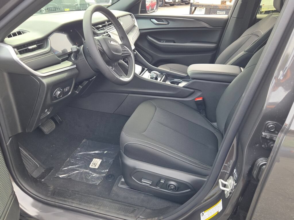 New 2026 Jeep Grand Cherokee Laredo AWD/4WD image 27