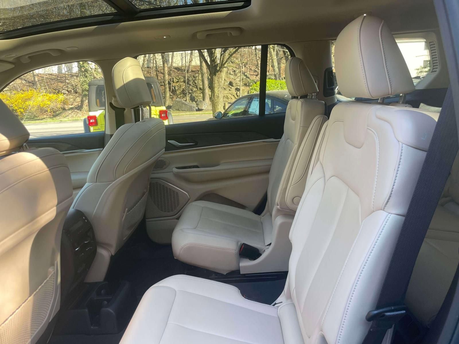 Used 2022 Jeep Grand Cherokee L Limited image 12