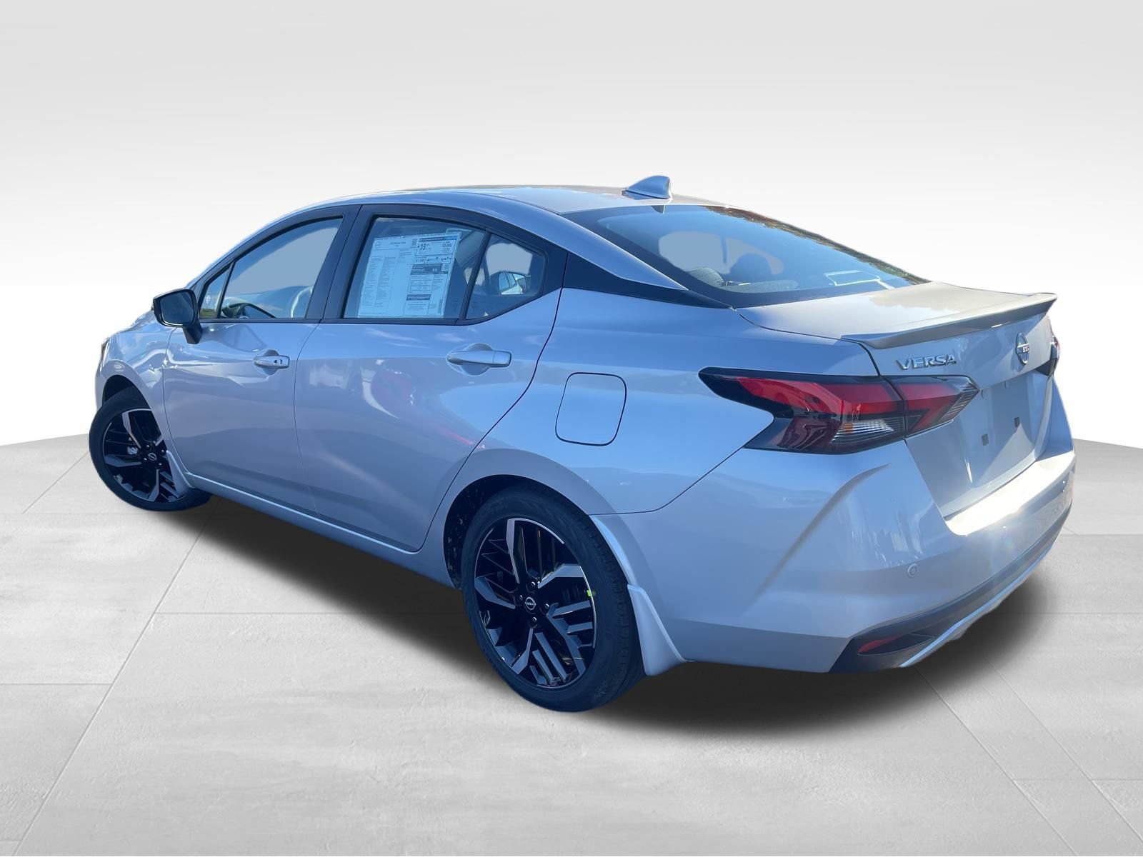 New 2025 Nissan Versa SR w/ Trunk Package image 6