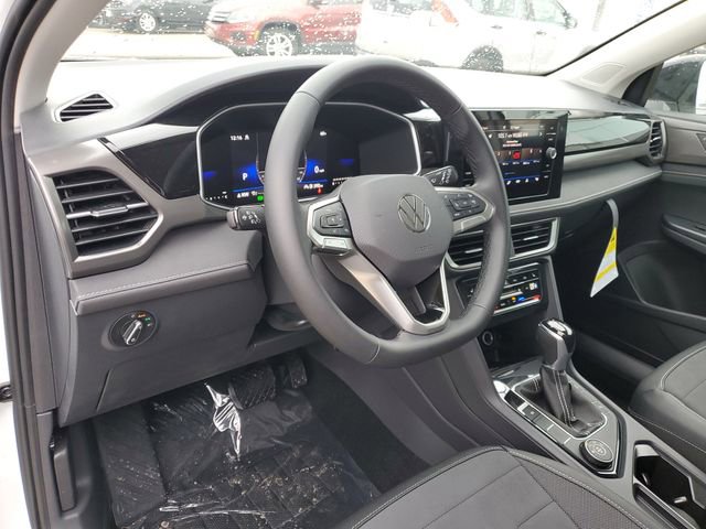 New 2026 Volkswagen Taos SE image 17
