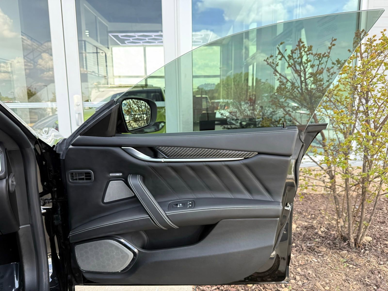 Used 2021 Maserati Ghibli Trofeo image 39