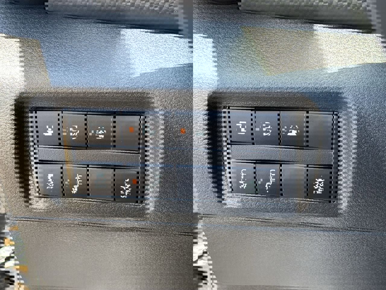 New 2025 Nissan Kicks Play S image 32