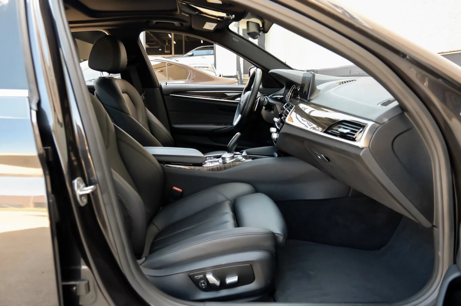 Used 2018 BMW 530i RWD image 44