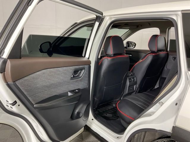 Used 2021 Nissan Rogue SV image 34