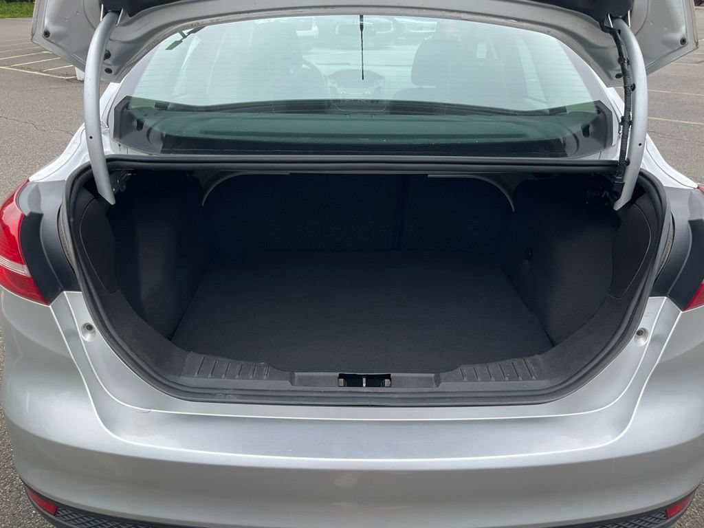 Certified 2017 Ford Focus SE FWD image 22