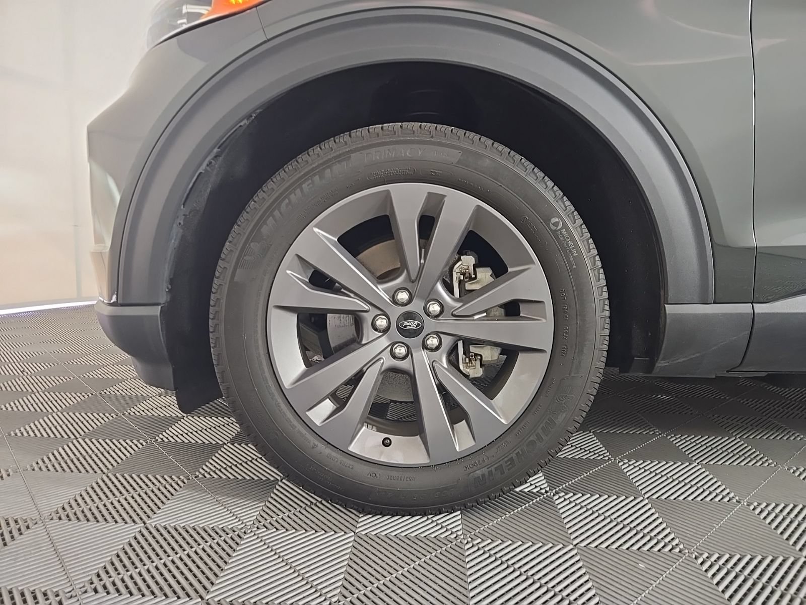 Used 2024 Ford Explorer XLT w/ Equipment Group 202A RWD image 7