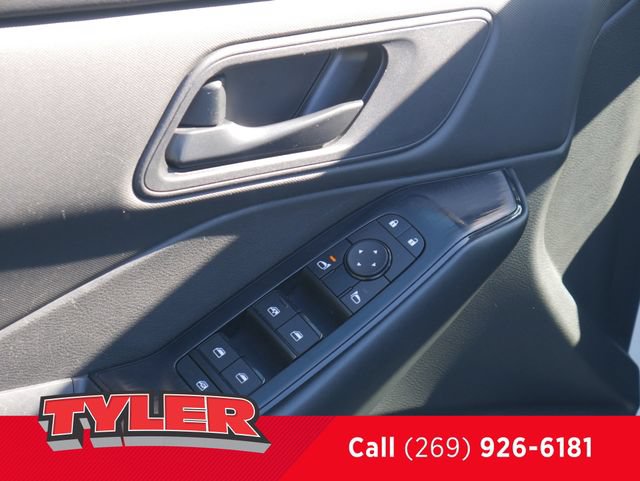 Used 2024 Nissan Rogue S FWD image 19