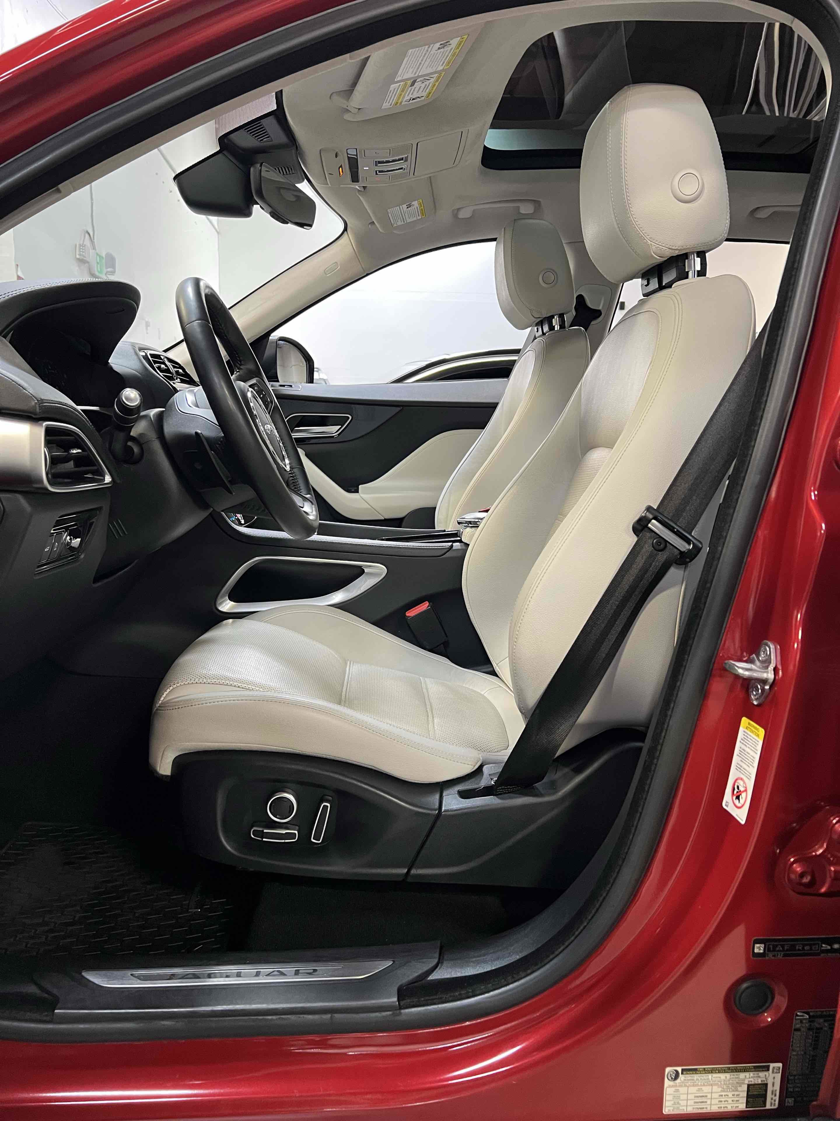 Used 2019 Jaguar F-PACE Prestige image 31