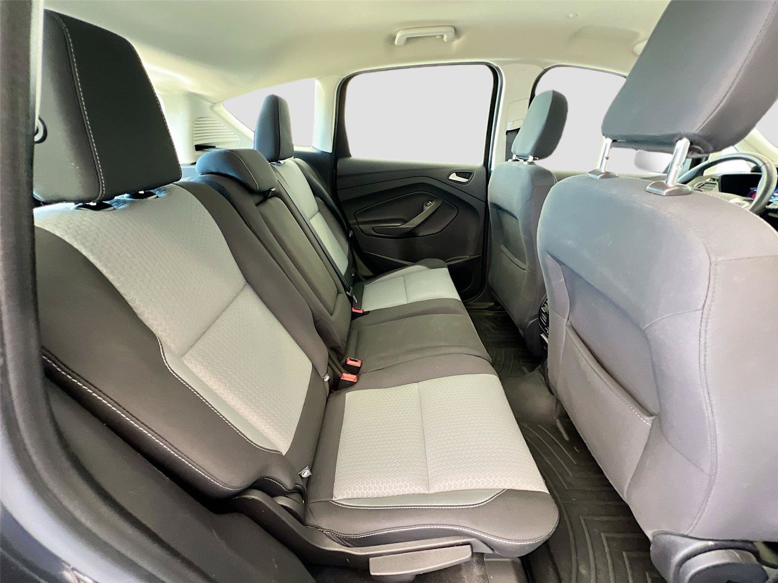 Used 2018 Ford C-MAX SE w/ Cold Weather Package FWD image 24