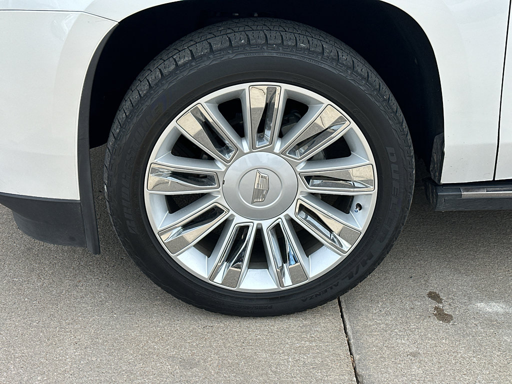 Used 2016 Cadillac Escalade Platinum image 3