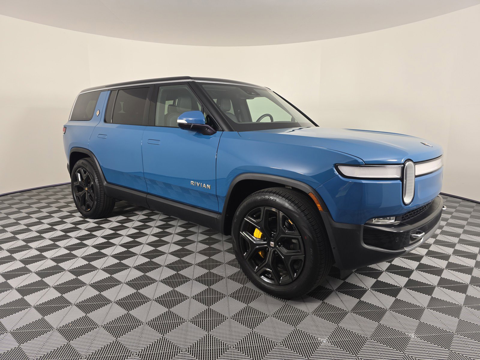 Used 2022 Rivian R1S Launch Edition image 7