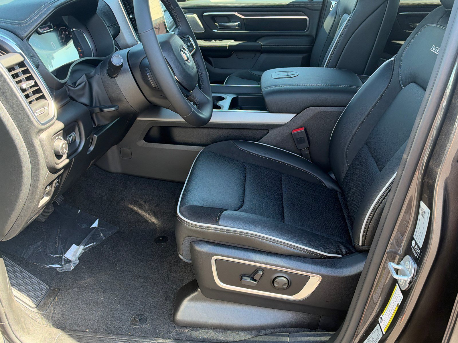 New 2027 RAM 1500 Laramie AWD/4WD image 9