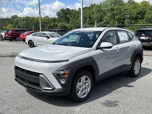 Certified 2025 Hyundai Kona SE image 3