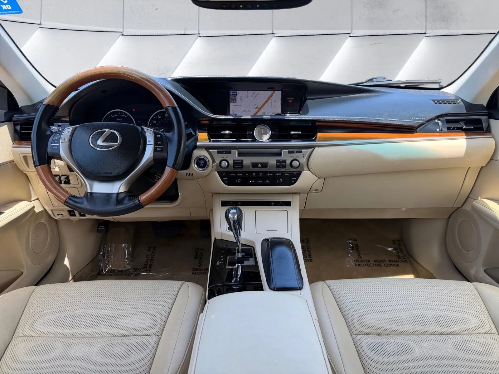 Used 2014 Lexus ES 300h w/ Premium Package w/Bamboo Trim FWD image 12