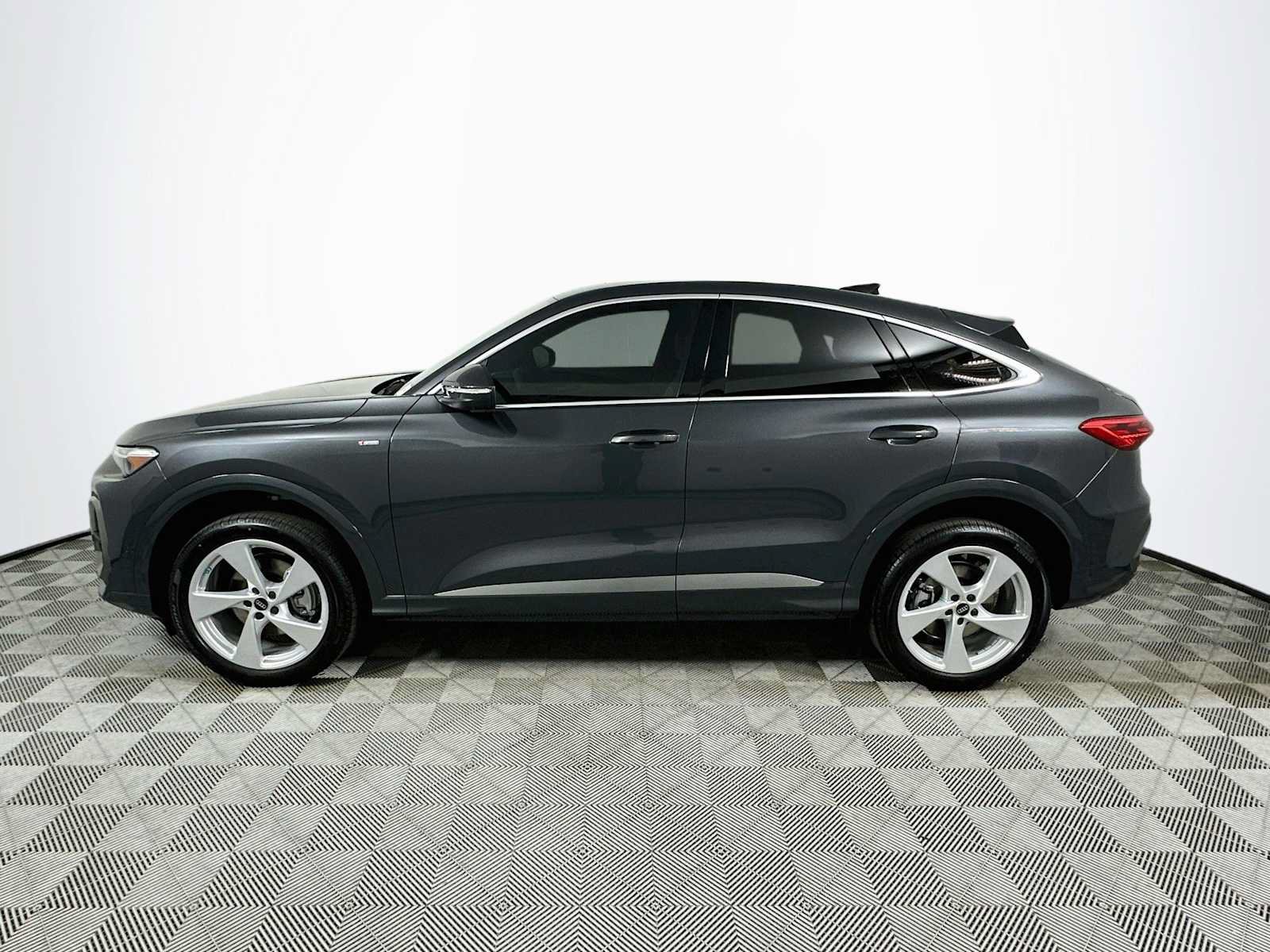 New 2026 Audi Q5 Premium Plus AWD/4WD image 4