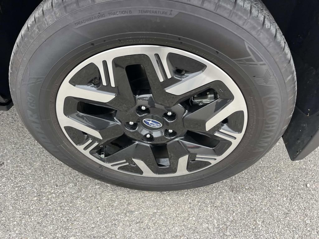 Used 2025 Subaru Forester Premium w/ Convenience Package #2 image 11